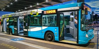 Leuke luchthavenbus