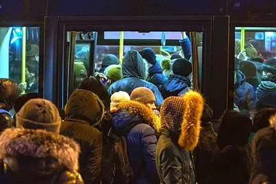 Met de bus vanaf de luchthaven van Moermansk