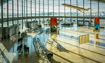 Binnen de luchthaven van Valencia