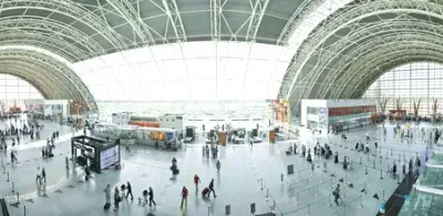 Binnenlandse terminal op de luchthaven van Izmir