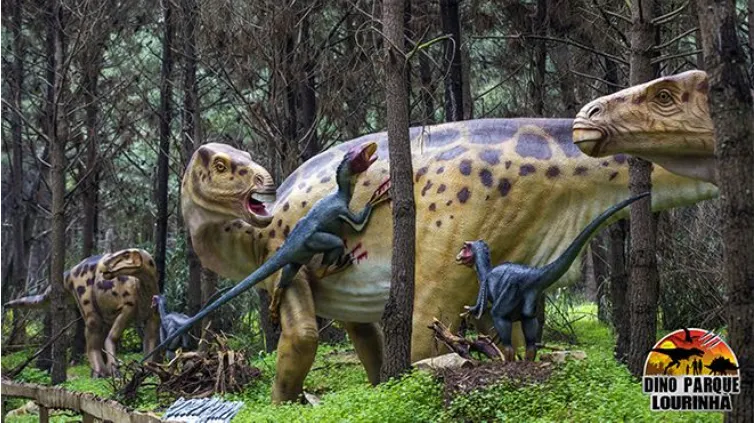 Dinosaurusfiguren in Dino Parque, district Lissabon