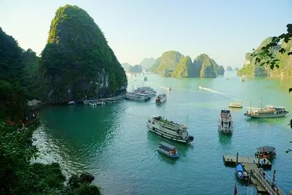 Halongbaai van de duizend eilanden