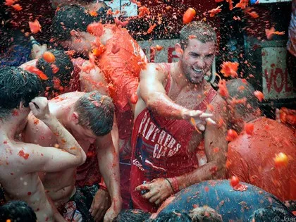 Sappig Tomatenfestival La Tomatina in Spanje
