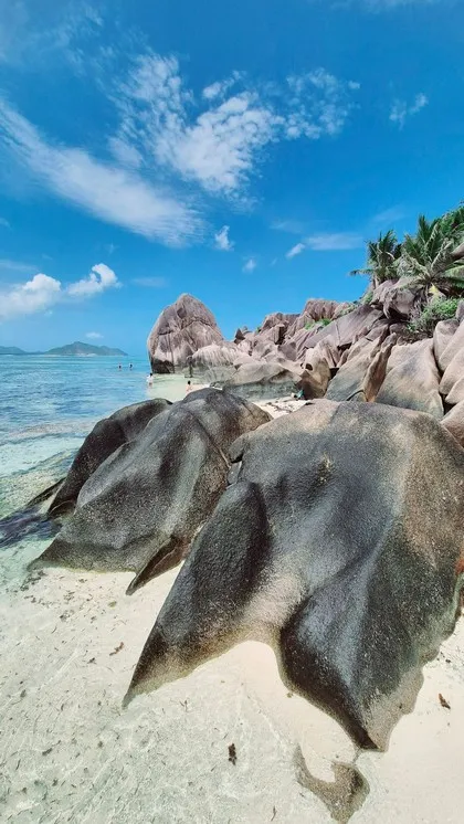 Granieten rotsblokken en turquoise water bij Anse Source d'Argent, La Digue